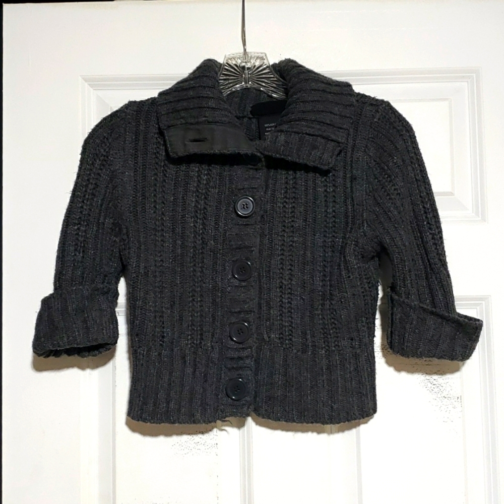 Cute sweater with halfie sleeves - Womens S